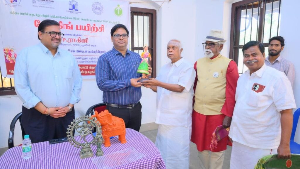 Workshop for artisans in modern packaging concepts